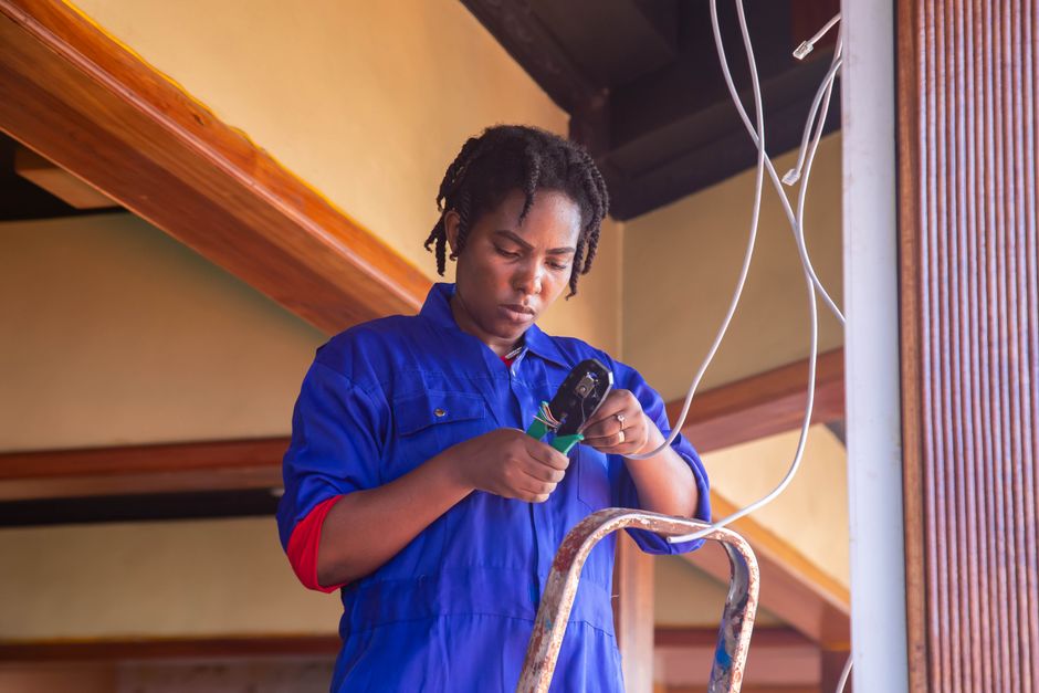 Electrical Services 101: Finding the Right Contractor for Your Needs electrical services