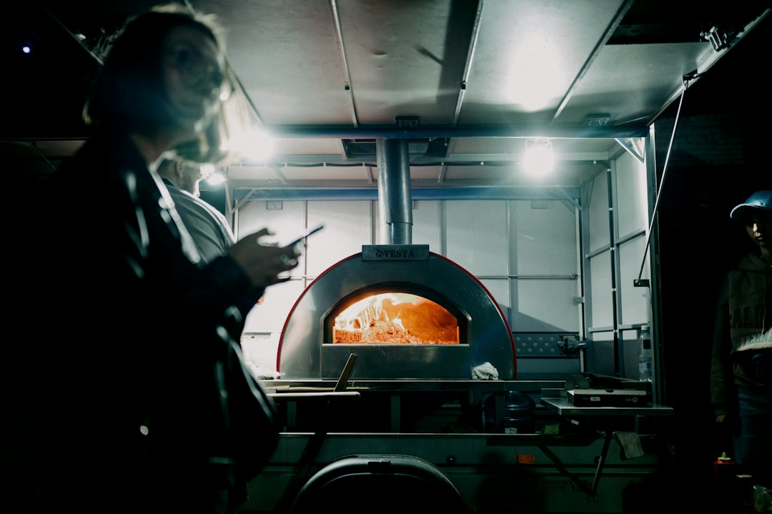 How to Handle Urgent Industrial Food Warmer and Oven Breakdowns commercial oven repairs near me
